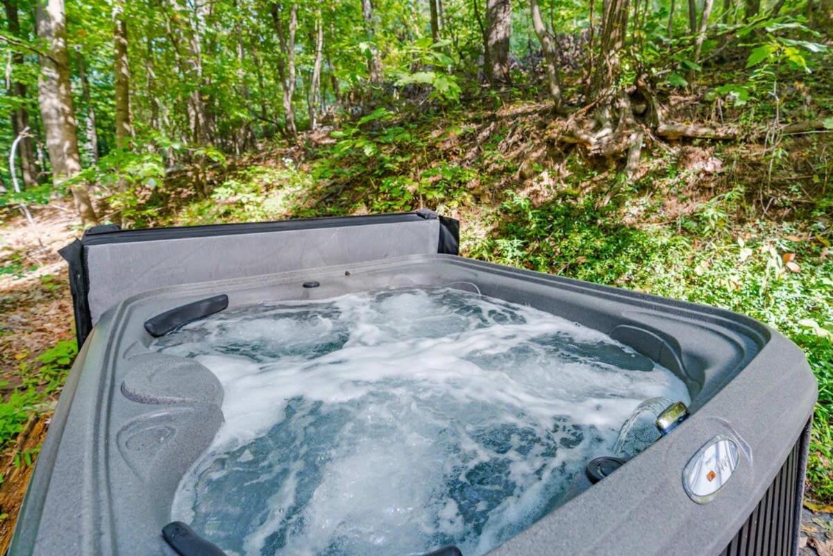 Modern Chalet Cabin W Hot Tub, Deck&Grill, & Wifi! Inwood 外观 照片