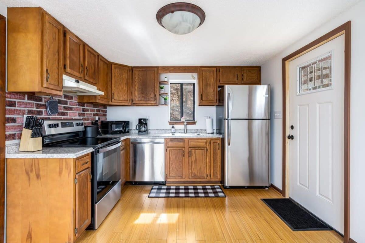 Modern Chalet Cabin W Hot Tub, Deck&Grill, & Wifi! Inwood 外观 照片