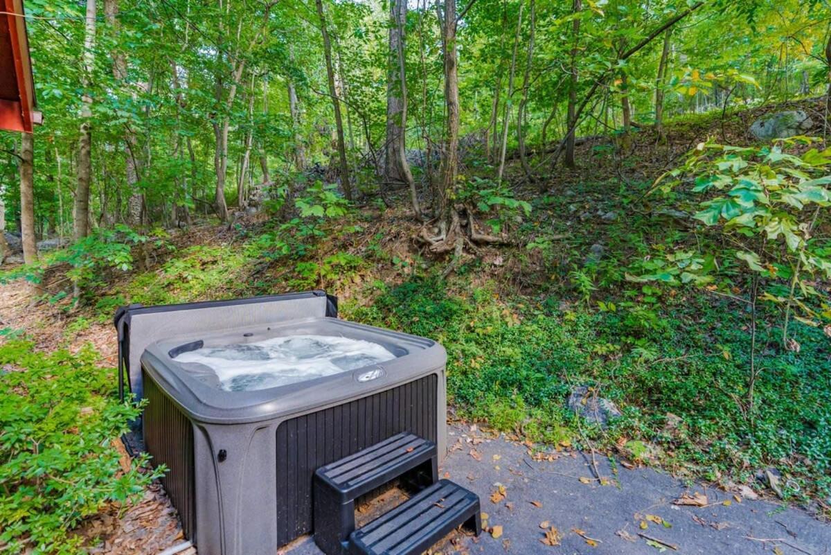 Modern Chalet Cabin W Hot Tub, Deck&Grill, & Wifi! Inwood 外观 照片