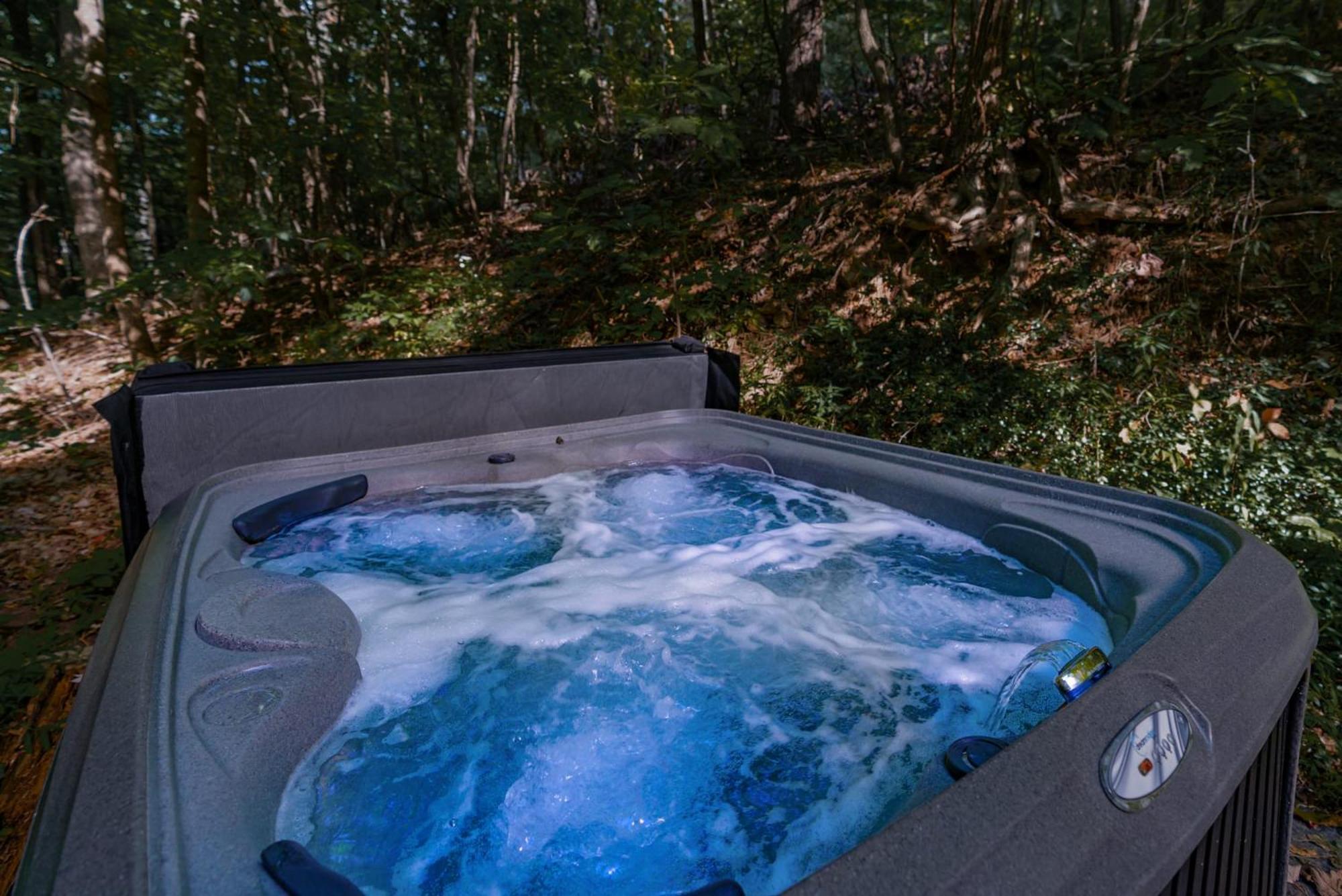 Modern Chalet Cabin W Hot Tub, Deck&Grill, & Wifi! Inwood 外观 照片