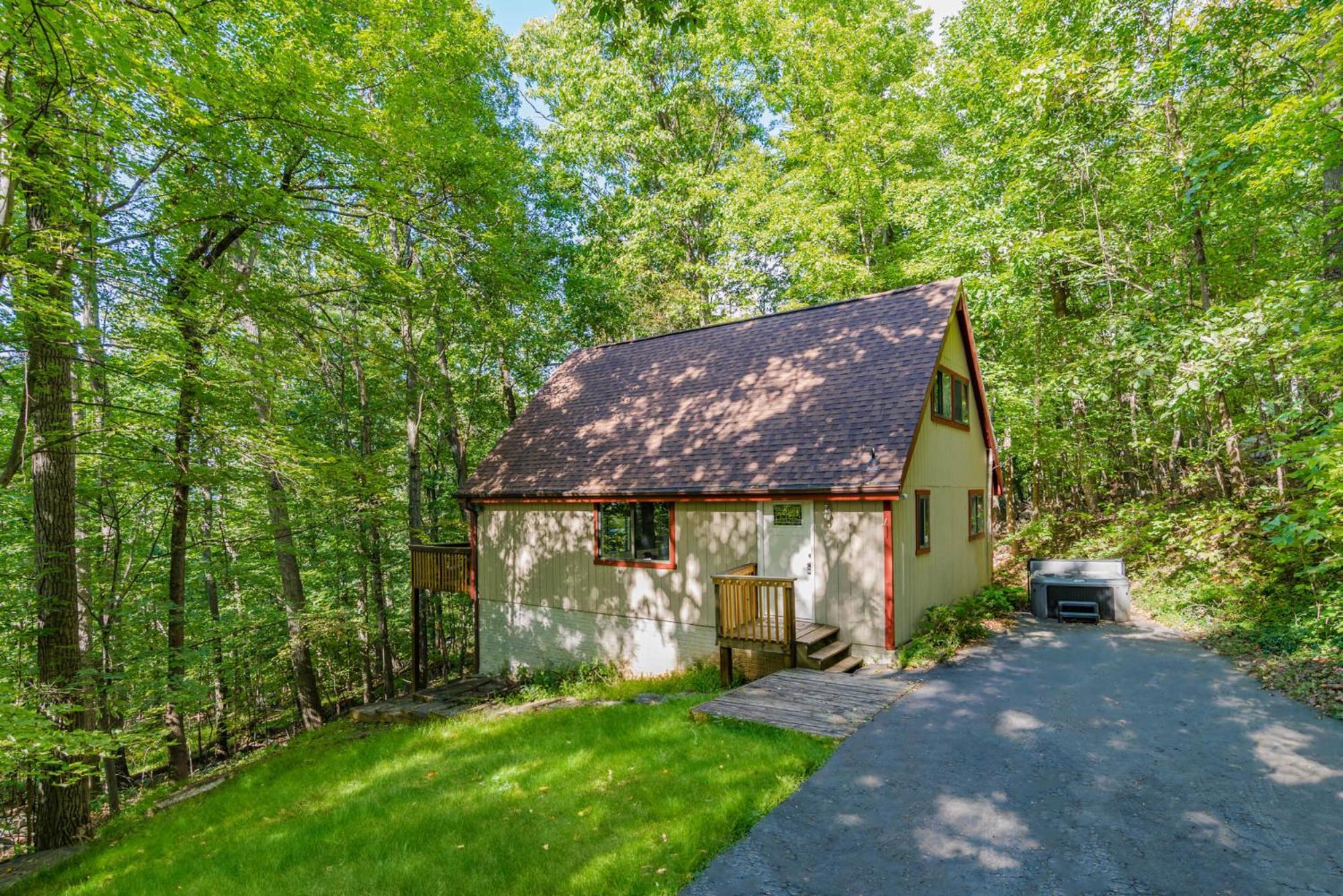 Modern Chalet Cabin W Hot Tub, Deck&Grill, & Wifi! Inwood 外观 照片